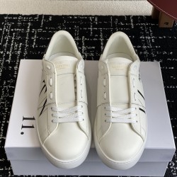 Valentino Shoes Top Quality
Women size 35-41
Men size 39-45