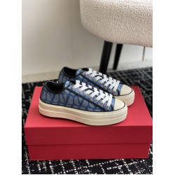 Valentino Shoes Top Quality
Women size 35-41
Men size 39-45