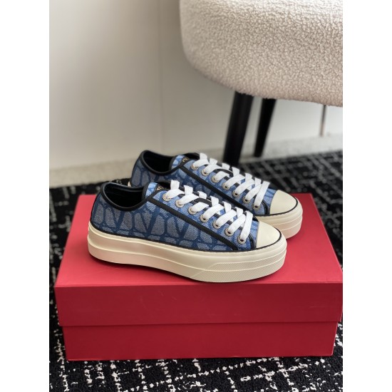 Valentino Shoes Top Quality
Women size 35-41
Men size 39-45
