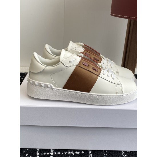Valentino Shoes Top Quality
Women size 35-41
Men size 39-45