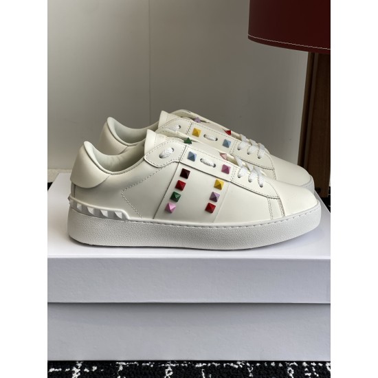 Valentino Shoes Top Quality
Women size 35-41
Men size 39-45