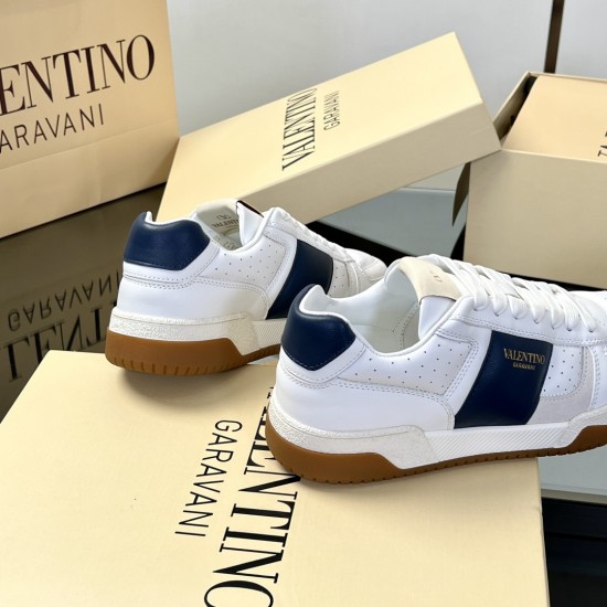 Valentino Shoes Top Quality
Women size 35-41
Men size 39-45