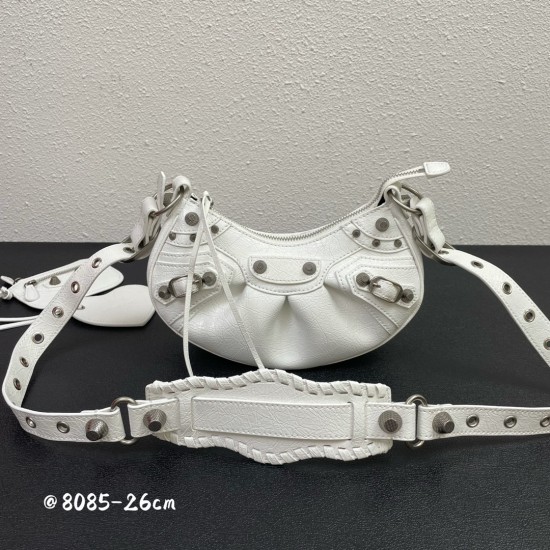 Small Balenci Le Cagole Half Crescent Armpit Bag Dumpling Bag Out of stock! 
Tribute to the classic biker bag series heavy new bomb debut la ~ in the traditional biker bag improved adjustable woven shoulder strap additional eyelets and hanging leather car