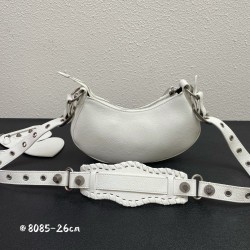 Small Balenci Le Cagole Half Crescent Armpit Bag Dumpling Bag Out of stock! 
Tribute to the classic biker bag series heavy new bomb debut la ~ in the traditional biker bag improved adjustable woven shoulder strap additional eyelets and hanging leather car