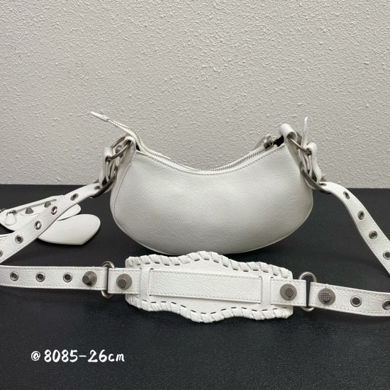 Small Balenci Le Cagole Half Crescent Armpit Bag Dumpling Bag Out of stock! 
Tribute to the classic biker bag series heavy new bomb debut la ~ in the traditional biker bag improved adjustable woven shoulder strap additional eyelets and hanging leather car