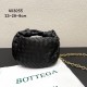 340, BV⛓️ new chain jodie for fall/winter.
Bottega Venetal's Mini Jodie! is definitely one of the hottest it-bags in recent years.
Coinciding with the popular crescent-shaped crescent moon bag makes this full and rounded handbag more popular at the same t