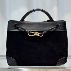 BV New Andiamo Tote Bag Intrecciato woven leather with sliding crossbody strap Interior compartments including 1 zipper pocket and 2 open pockets . The most practical bag of the season Extra large interior capacity! The overall design is not too much just