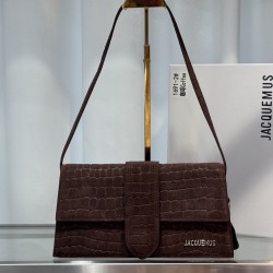 
Frosted crocodile pattern on the ins really fire explosion of niche brands and new explosive models.
Design of the new bag type also added suede material more suitable for the texture of autumn and winter can be turned into a handbag in seconds impeccabl