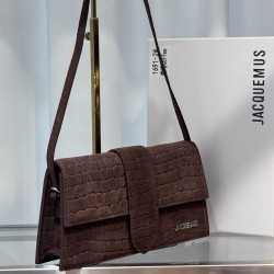 
Frosted crocodile pattern on the ins really fire explosion of niche brands and new explosive models.
Design of the new bag type also added suede material more suitable for the texture of autumn and winter can be turned into a handbag in seconds impeccabl