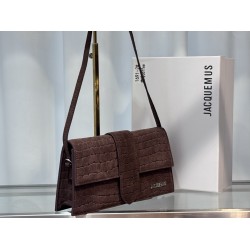 
Frosted crocodile pattern on the ins really fire explosion of niche brands and new explosive models.
Design of the new bag type also added suede material more suitable for the texture of autumn and winter can be turned into a handbag in seconds impeccabl