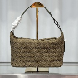 Fall and winter frosted explosive dog walking bag &amp; lunch box bag
#The dog walking bag comes with a sense of unintentional looseness, lazy lunch box bag type, calfskin leather weaving feel thieves soft ~ on the body full of spontaneity, does not s