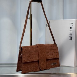 
Frosted crocodile pattern on the ins really fire explosion of niche brands and new explosive models.
Design of the new bag type also added suede material more suitable for the texture of autumn and winter can be turned into a handbag in seconds impeccabl