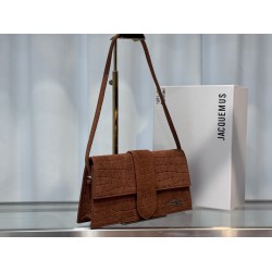 
Frosted crocodile pattern on the ins really fire explosion of niche brands and new explosive models.
Design of the new bag type also added suede material more suitable for the texture of autumn and winter can be turned into a handbag in seconds impeccabl