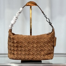 Fall and winter frosted explosive dog walking bag &amp; lunch box bag
#The dog walking bag comes with a sense of unintentional looseness, lazy lunch box bag type, calfskin leather weaving feel thieves soft ~ on the body full of spontaneity, does not s