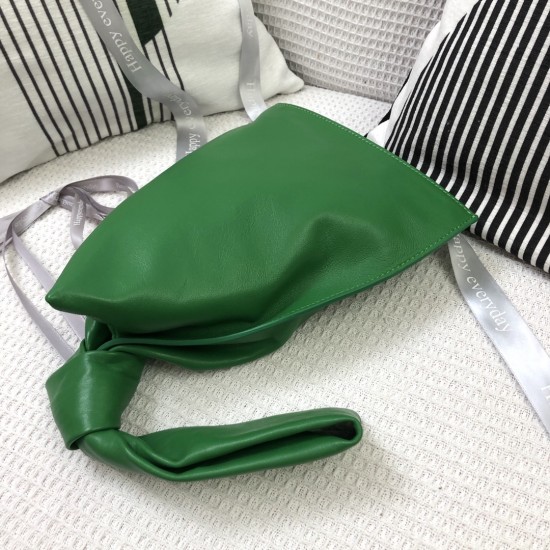 Mini Twist Jodie- Individual and Classic
Blow up this Daniel Lee to create a chic bag is really getting more and more favored by street people! Sheep 