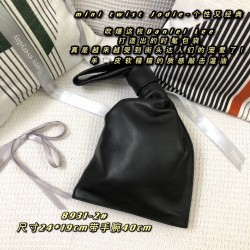 Mini Twist Jodie- Individual and Classic
Blow up this Daniel Lee to create a chic bag is really getting more and more favored by street people! Sheep 
