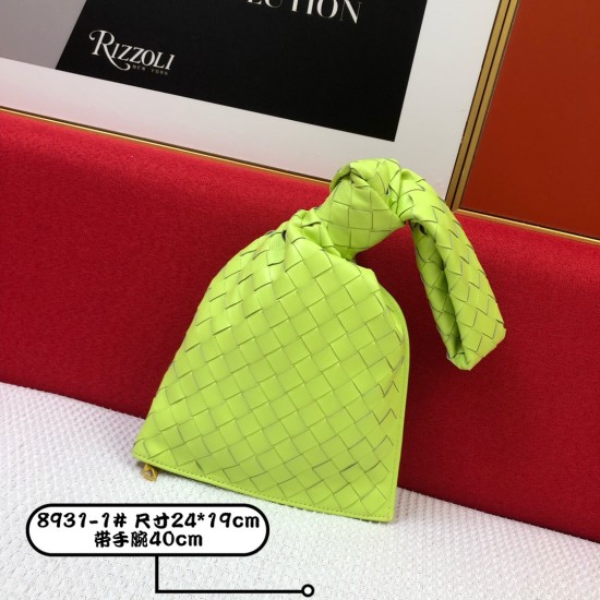 The mini twist Jodie- personalized and classic!
Blow up this Daniel Lee to create a chic bag is really more and more favored by street people! Sheep 