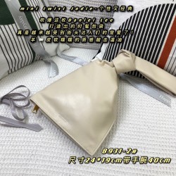 Mini Twist Jodie- Individual and Classic
Blow up this Daniel Lee to create a chic bag is really getting more and more favored by street people! Sheep 