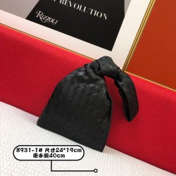 Mini Twist Jodie- Individual and Classic
Blow up this Daniel Lee to create a chic bag is really more and more favored by street people! Sheep 