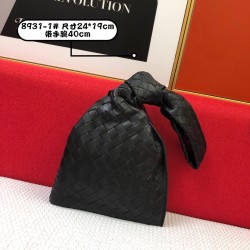 Mini Twist Jodie- Individual and Classic
Blow up this Daniel Lee to create a chic bag is really more and more favored by street people! Sheep 