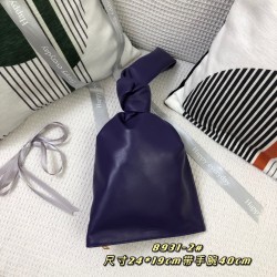 Mini Twist Jodie- Individual and Classic
Blow up this Daniel Lee to create a chic bag is really getting more and more favored by street people! Sheep 