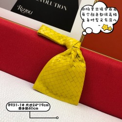 Mini Twist Jodie- Individual and Classic
Blow up this Daniel Lee to create a chic bag is really more and more favored by street people! Sheep 