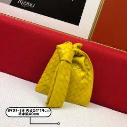 Mini Twist Jodie- Individual and Classic
Blow up this Daniel Lee to create a chic bag is really more and more favored by street people! Sheep 