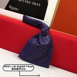 Mini Twist Jodie- Individual and Classic
Blow up this Daniel Lee to create a chic bag is really more and more favored by street people! Sheep 