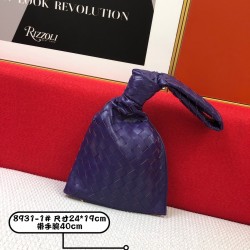 Mini Twist Jodie- Individual and Classic
Blow up this Daniel Lee to create a chic bag is really more and more favored by street people! Sheep 