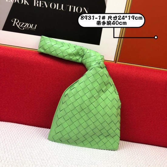 Mini Twist Jodie- Individual and Classic
Blow up this Daniel Lee to create a chic bag is really more and more favored by street people! Sheep 