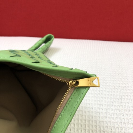 Mini Twist Jodie- Individual and Classic
Blow up this Daniel Lee to create a chic bag is really more and more favored by street people! Sheep 