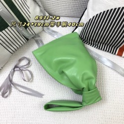 Mini Twist Jodie- Individual and Classic
Blow up this Daniel Lee to create a chic bag is really getting more and more favored by street people! Sheep 