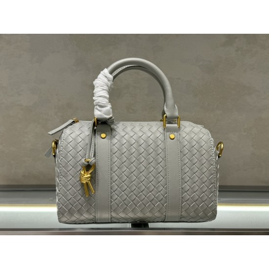 B new dual-purpose pillow bag versatile fashion models
  Model No.: 9902#
  Size: 25x12.5x16cm