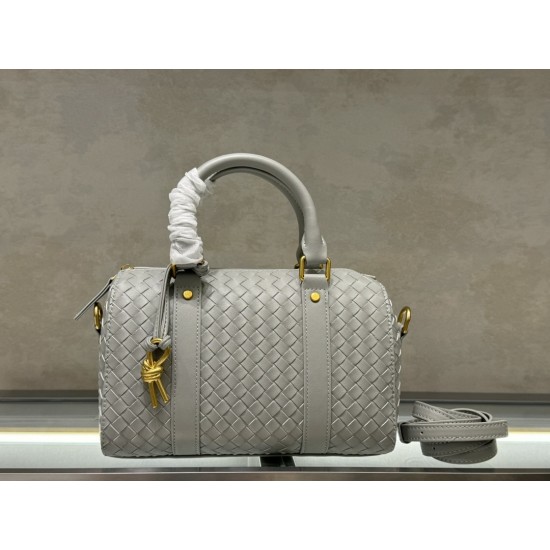 B new dual-purpose pillow bag versatile fashion models
  Model No.: 9902#
  Size: 25x12.5x16cm