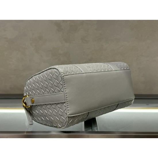 B new dual-purpose pillow bag versatile fashion models
  Model No.: 9902#
  Size: 25x12.5x16cm