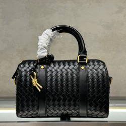 B new dual-purpose pillow bag versatile fashion models
  Model No.: 9902#
  Size: 25x12.5x16cm