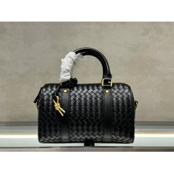 B new dual-purpose pillow bag versatile fashion models
  Model No.: 9902#
  Size: 25x12.5x16cm