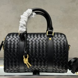 B new dual-purpose pillow bag versatile fashion models
  Model No.: 9902#
  Size: 25x12.5x16cm