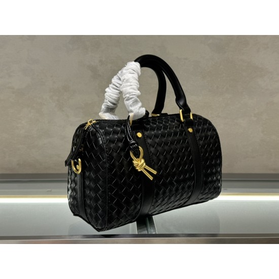 B new dual-purpose pillow bag versatile fashion models
  Model No.: 9902#
  Size: 25x12.5x16cm
