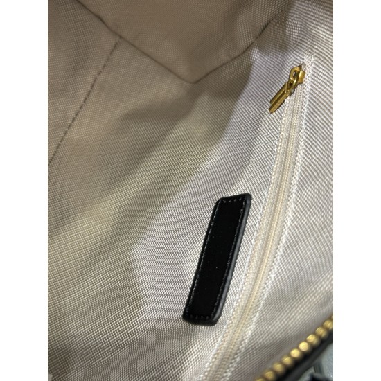 B new dual-purpose pillow bag versatile fashion models
  Model No.: 9902#
  Size: 25x12.5x16cm