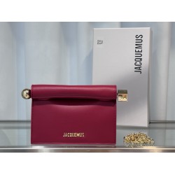 Pochette Rond ｜Sculpture Bag
This unique handbag is called "take-out clutch" made of lambskin with rolled-up folded cover and internal snap closure, rolled up like a take-out bag with metal handles and metal balls, silver-colored chain ⛓️ should