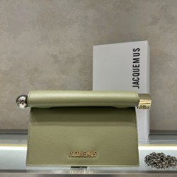 Pochette Rond ｜Sculpture Bag
This unique handbag is called "take-out clutch" made of lambskin with rolled-up folded cover and internal snap closure, rolled up like a take-out bag with metal handles and metal balls, silver-colored chain ⛓️ should