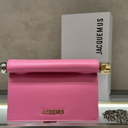 Pochette Rond ｜Sculpture Bag
This unique handbag is called "take-out clutch" made of lambskin with rolled-up folded cover and internal snap closure, rolled up like a take-out bag with metal handles and metal balls, silver-colored chain ⛓️ should