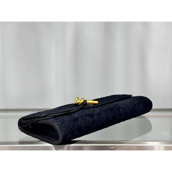 New Weave Clutch Bag / Slant Down Bag Frosted Leather
Size: 34X14X7
Model No. 9906-2#
#The tiny one is really super lightweight and textured, super elegant!