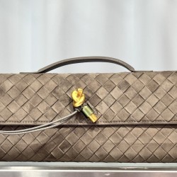 New Weave Clutch Bag / Slant Down Bag Frosted Leather
Size: 34X14X7
Model No. 9906-2#
#The tiny one is really super lightweight and textured, super elegant!