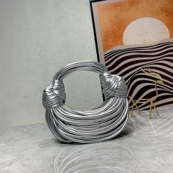 bv home 22 new knot bag, abrupt design concept unique sheepskin material to create. The modeling of the sky, breaking the traditional bag design. Another universal grass popping models 