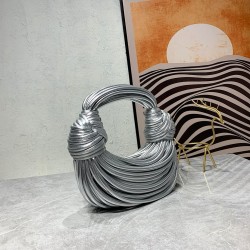 bv home 22 new knot bag, abrupt design concept unique sheepskin material to create. The modeling of the sky, breaking the traditional bag design. Another universal grass popping models 