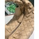 ✧Milk tea color mini✧✧✧
Bottega Veneta's newest design, the knotted tote bag, retains BV's original knitting elements, but with a premium design style, hand knit in lambskin.
But also with a high-level design style, using lambskin hand-woven hot models si