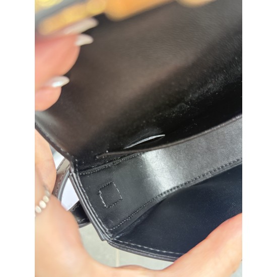 360 Triumph Armpit Bag Black Classic Style Versatile King Hardware using the pair of zp real thick gold plating technology head layer calfskin leather shaping while maintaining the feel with the picture package size 2051154cm