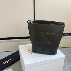 360 cuir bucket bag black Arc de Triomphe embossed full leather crossbody bucket understated simplicity casual small style belongs to the more you look the more you like the model of the classic cowhide leather texture superb with the picture package size